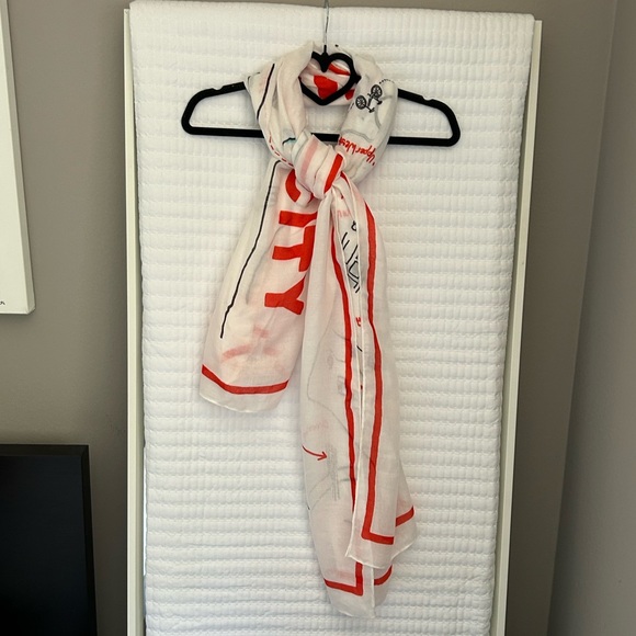 Old Navy White and Red Graphic New York City Scarf - Picture 2 of 5